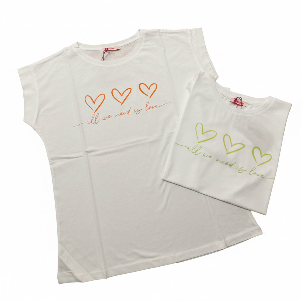 T-Shirt "all we need is love"