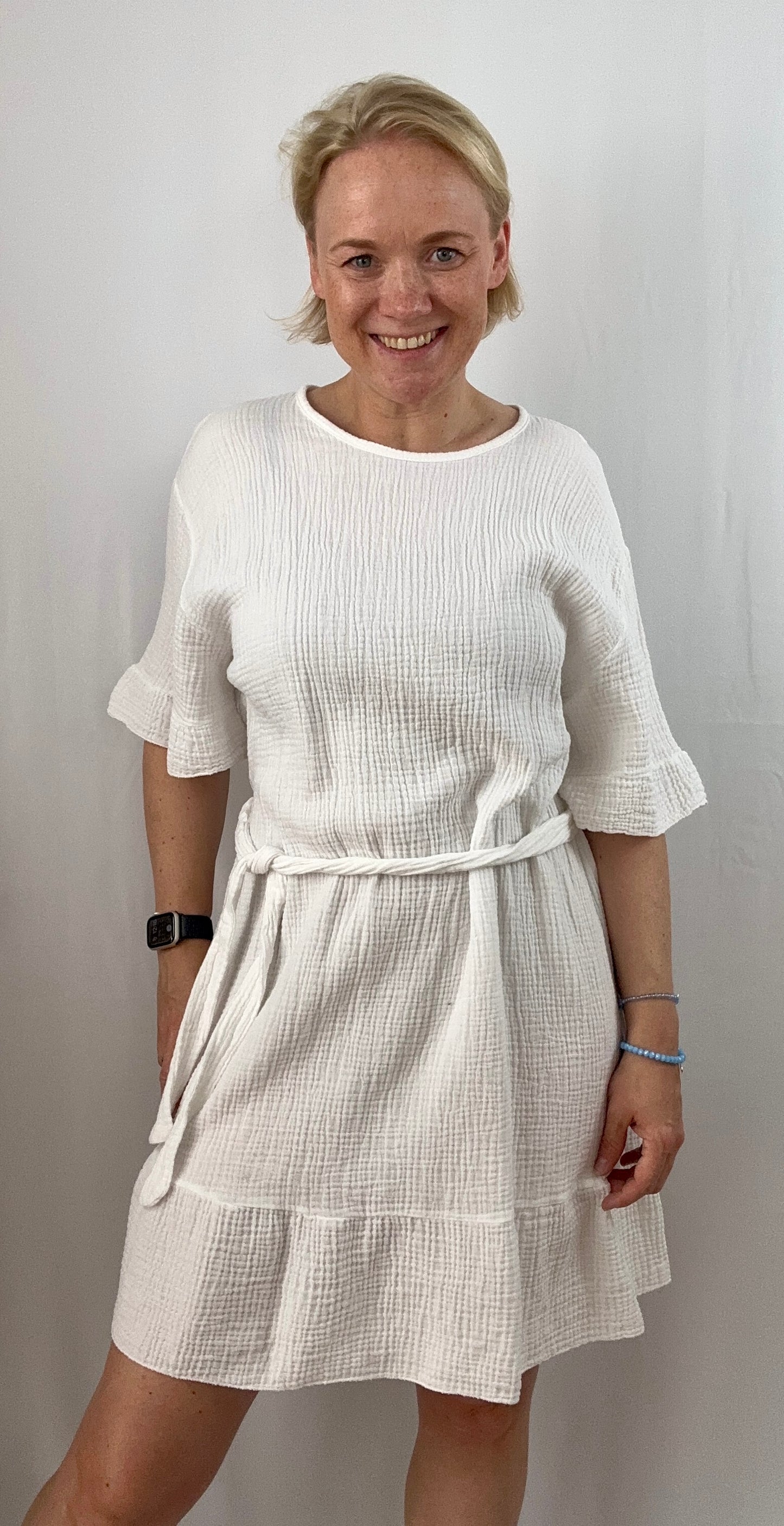 Musselin Kleid mit Gürtel, kurz